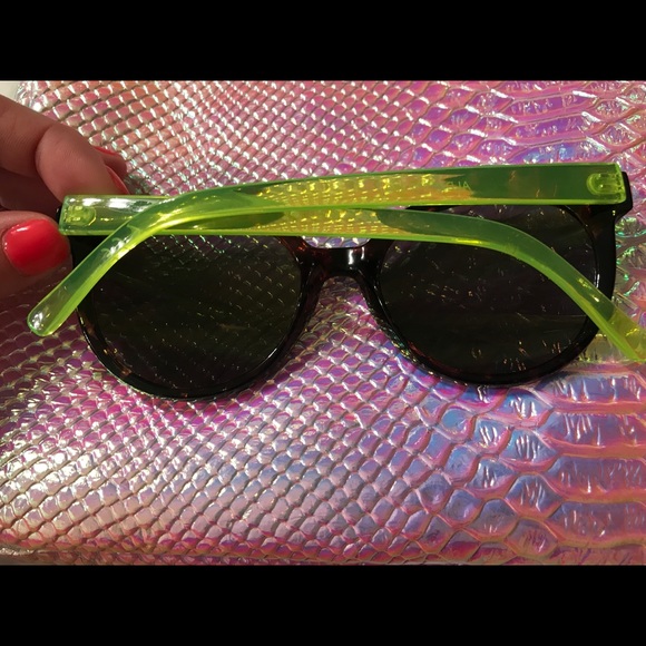 Aldo Sunglasses - Picture 2 of 4